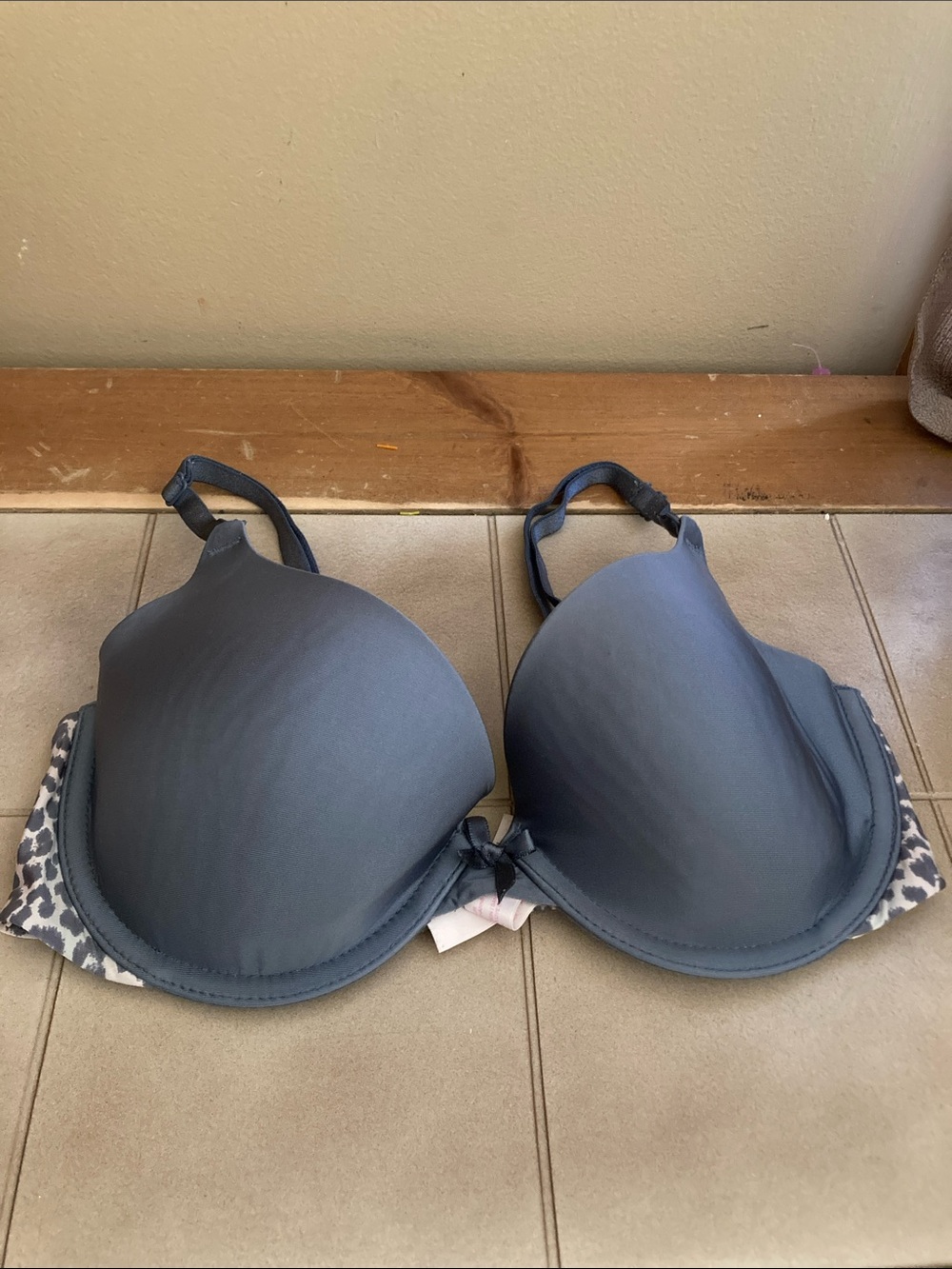 Victoria’s Secret Women's Underwire Bra - Gray with Leopard Trim 32D